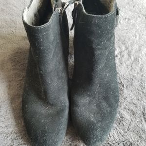 GUESS Black suede booties size 8.5
